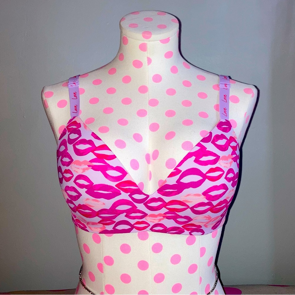 Victoria’s Secret T-Shirt Lightly-Lined Wireless Bra in Kisses size 36C
